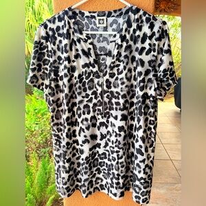 CUTE!!  Anne Klein Leopard Black White Zipper Short Sleeve Top SZ L Women’s